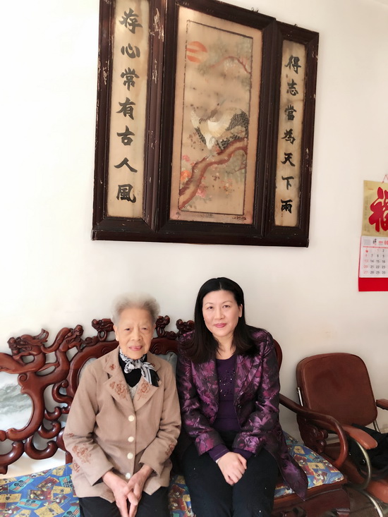 2公司紀委書記、工會主席張奇志慰問80歲以上高齡退休職工代表陳瑞珍.jpg